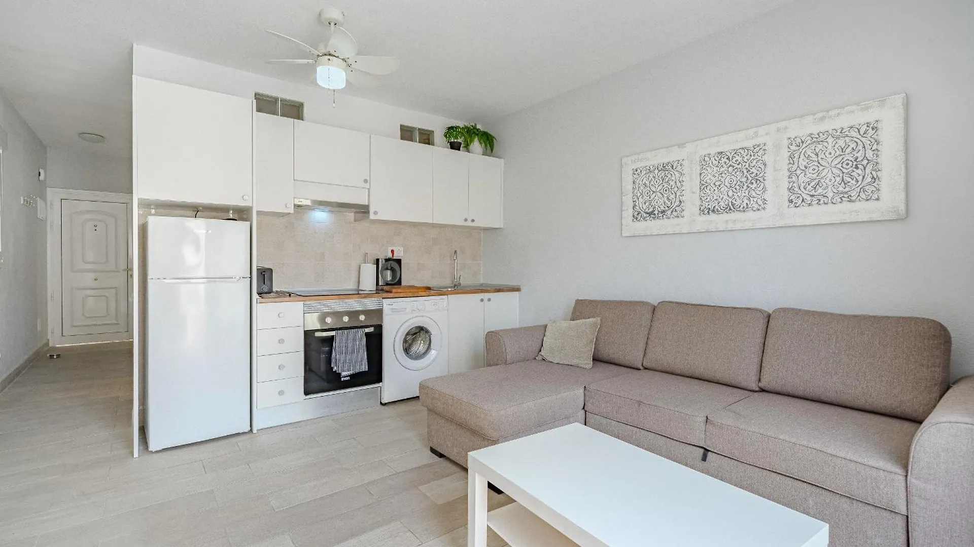 Lovely 1 Bed Apartment In Costa Adeje K101